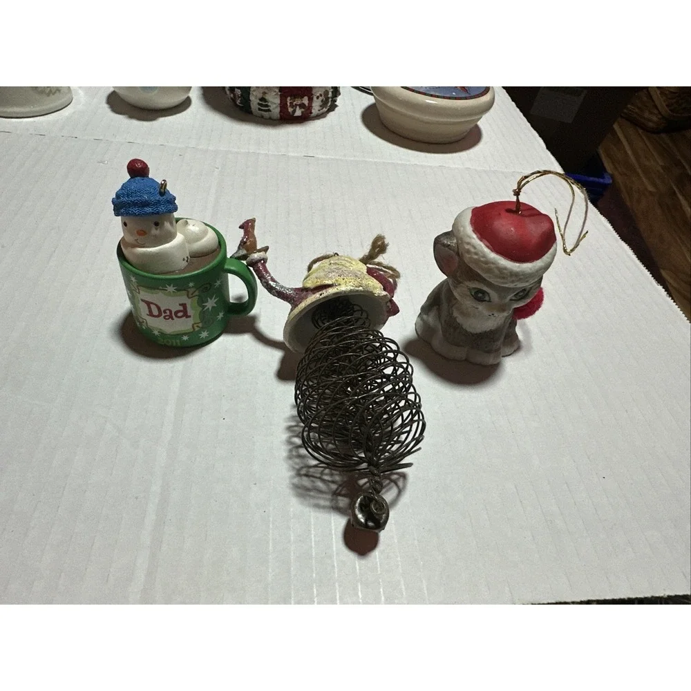 Miscellaneous Christmas ornaments Three pieces